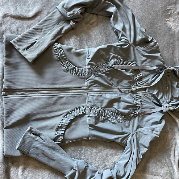 Lululemon zip up slim fit jacket with hood - Picture 4 of 4